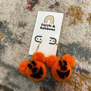 Spooky Pom Pom earrings